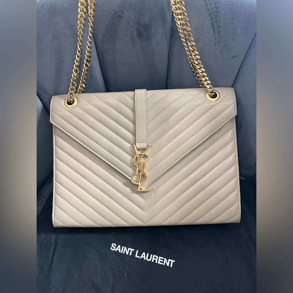 Sold. Yves Saint Laurent Classic Monogram Envelope tote and shoulder bag - Picture 5 of 17
